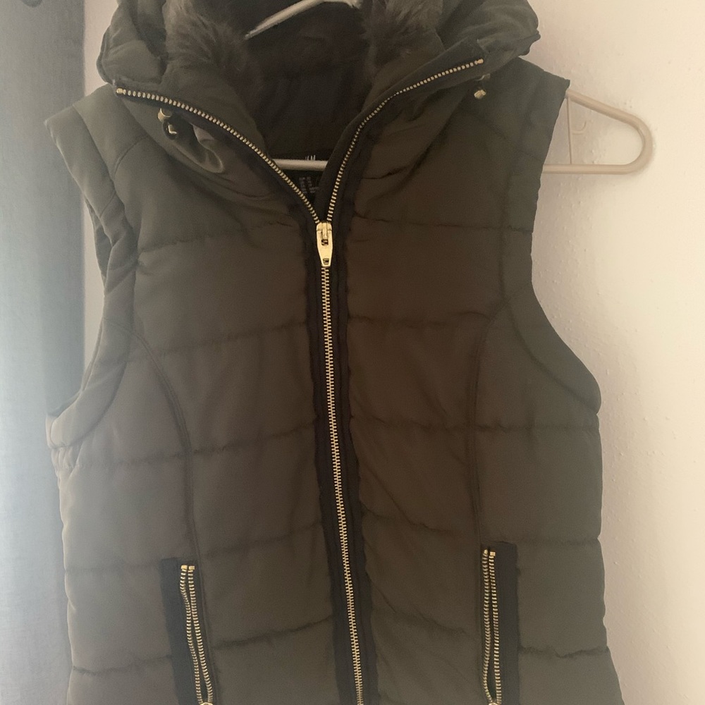 H&M green vest!